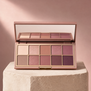 Paleta abierta con sombras nude, rosa y ciruela